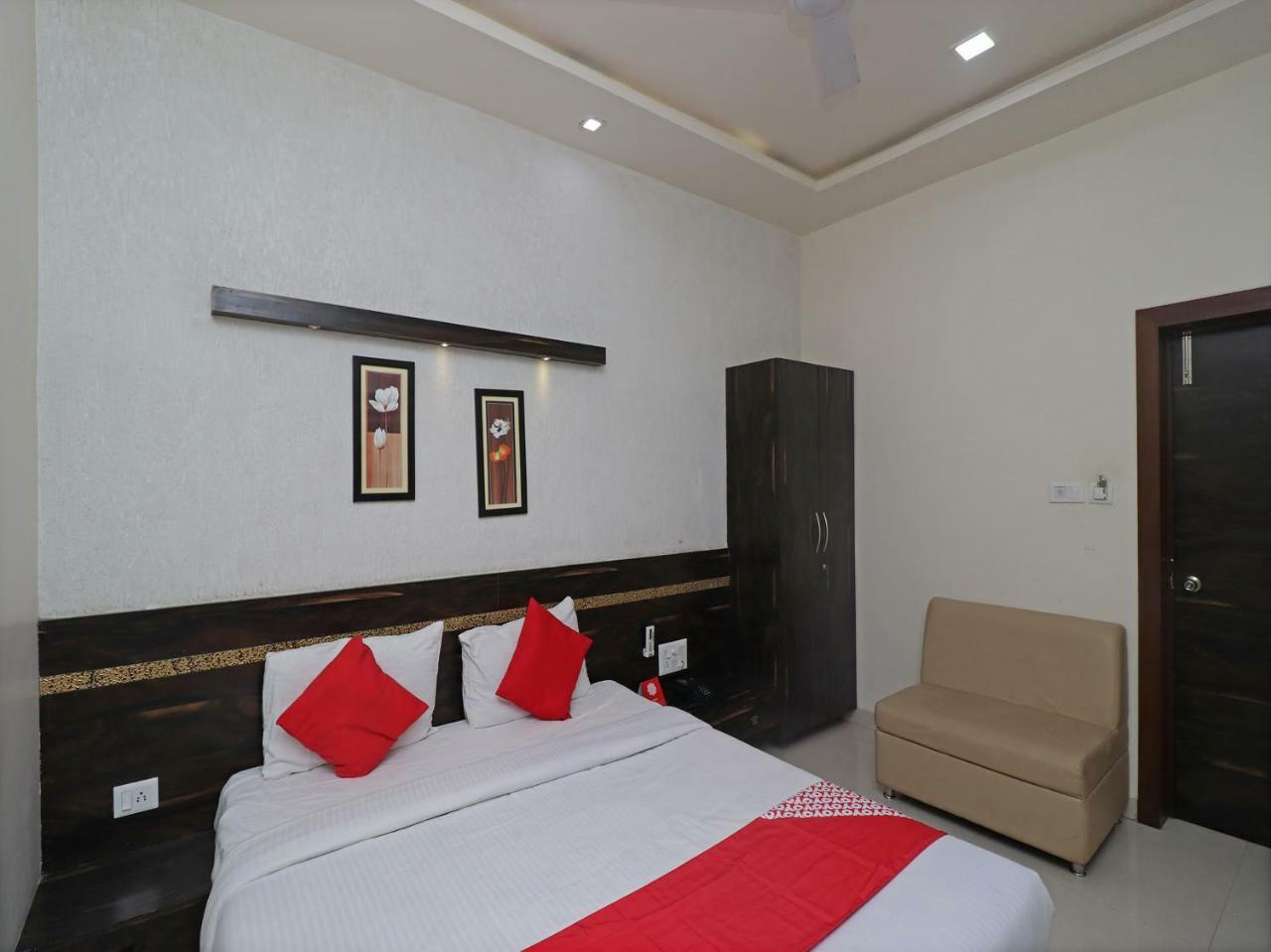 Oyo 29012 Gayatri Palace Hotel Durg Exterior photo